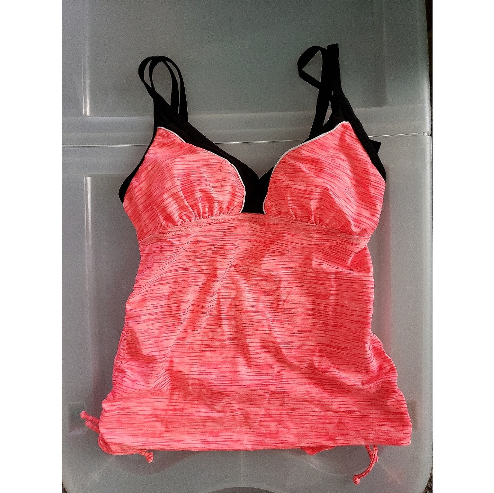 Coral strappy workout top NWOT